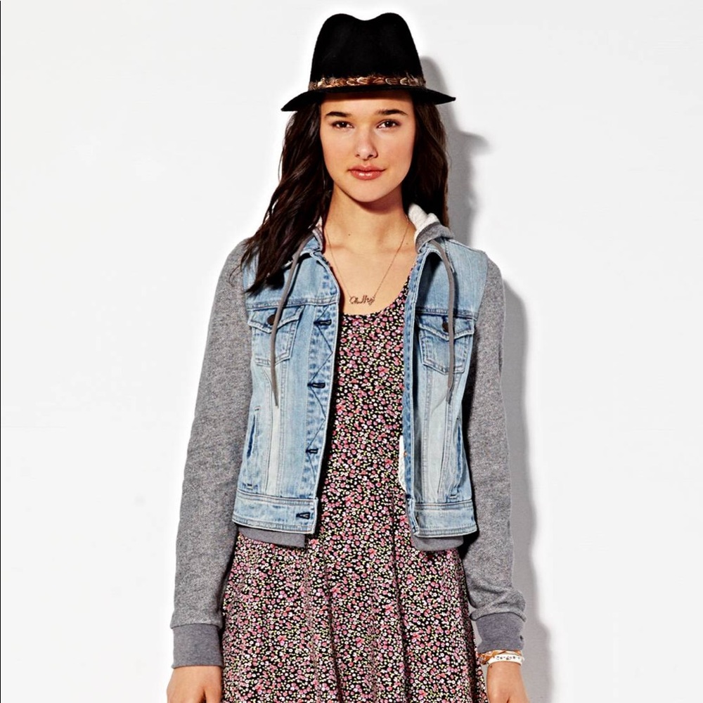 Denim Jacket | American Eagle | Small